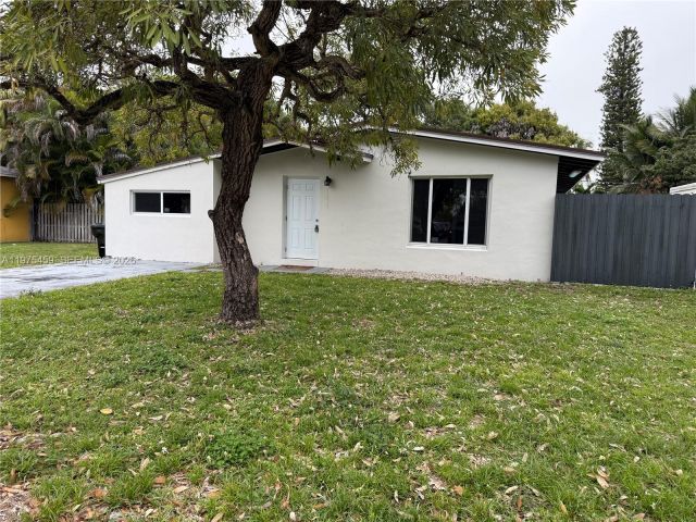 Дом в аренду по адресу 1835 NE 153rd St 0 - фото 7481286