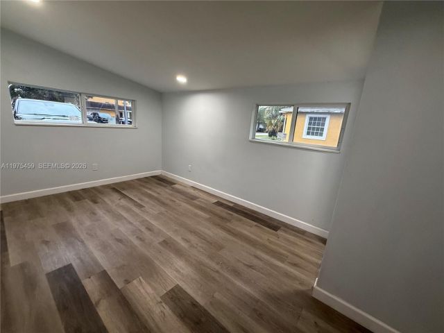 Дом в аренду по адресу 1835 NE 153rd St 0 - фото 7481290