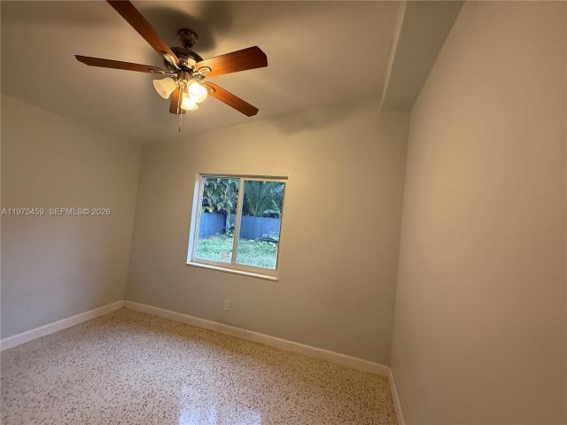 Дом в аренду по адресу 1835 NE 153rd St 0 - фото 7481291