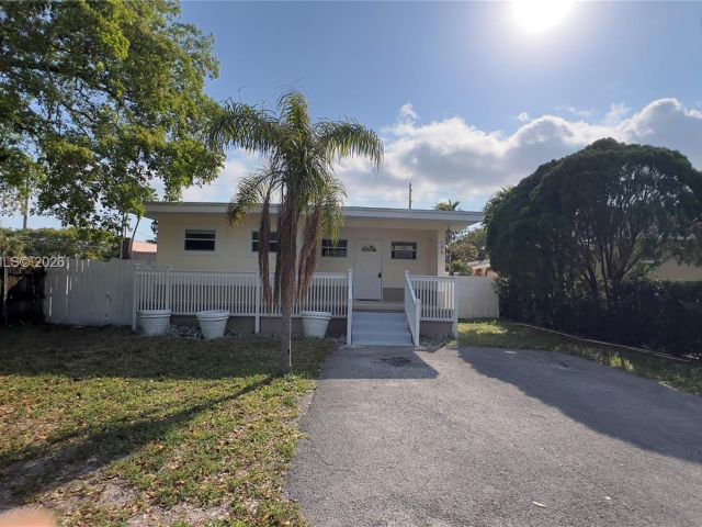 Продажа дома по адресу 109 SW 1st Ave - фото 7462250