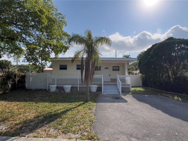 Продажа дома по адресу 109 SW 1st Ave - фото 7462252