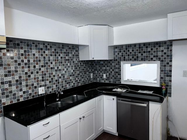 Продажа дома по адресу 109 SW 1st Ave - фото 7462253