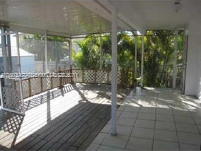 Продажа дома по адресу 109 SW 1st Ave - фото 7462266