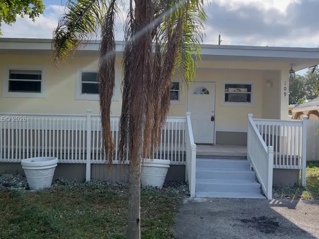 Продажа дома по адресу 109 SW 1st Ave - фото 7462251