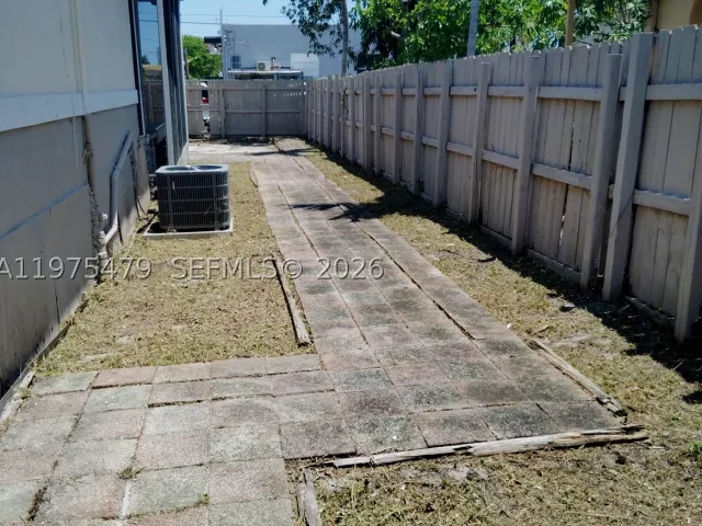 Продажа дома по адресу 109 SW 1st Ave - фото 8987823