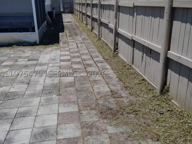 Продажа дома по адресу 109 SW 1st Ave - фото 8987824