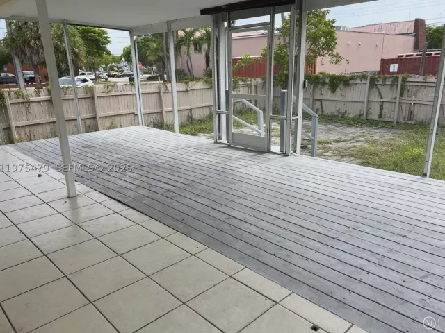 Продажа дома по адресу 109 SW 1st Ave - фото 8987825