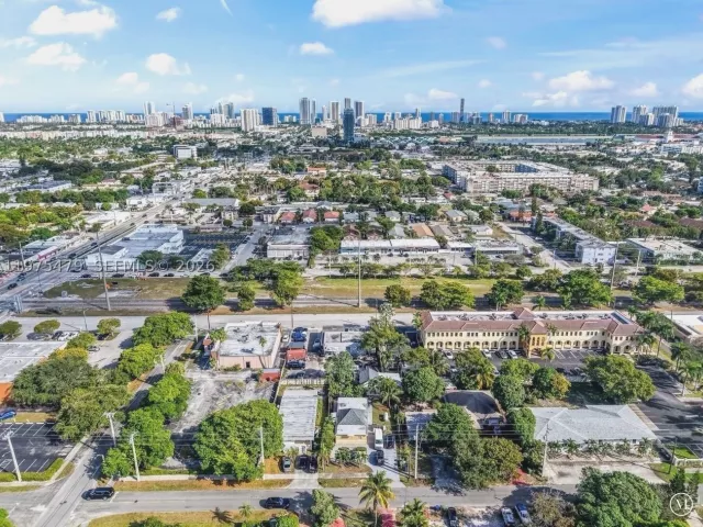 Продажа дома по адресу 109 SW 1st Ave - фото 8987827