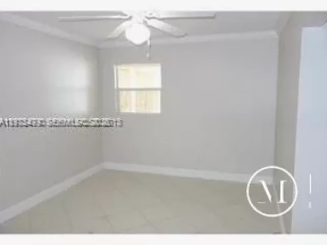 Продажа дома по адресу 109 SW 1st Ave - фото 7462257