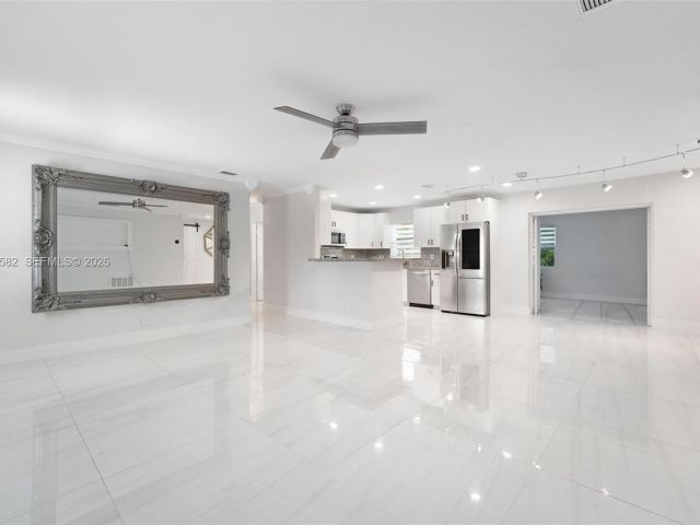 Продажа дома по адресу 309 SE 3rd Ter - фото 7529227