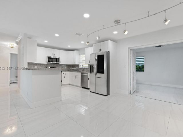 Продажа дома по адресу 309 SE 3rd Ter - фото 7529232