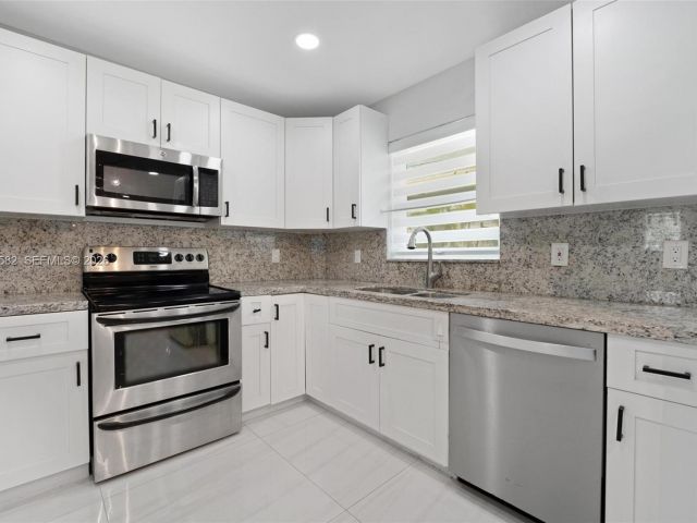 Продажа дома по адресу 309 SE 3rd Ter - фото 7529234