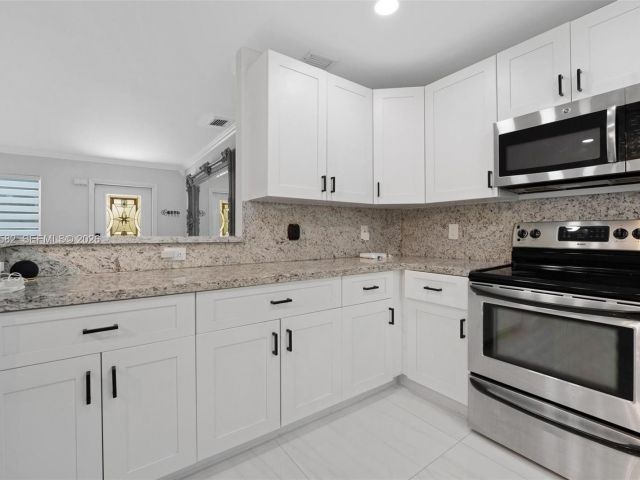 Продажа дома по адресу 309 SE 3rd Ter - фото 7529235