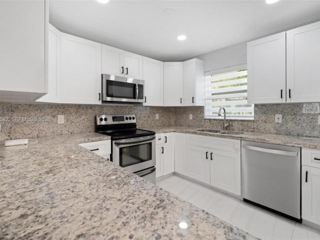 Продажа дома по адресу 309 SE 3rd Ter - фото 7529237