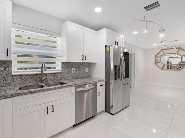 Продажа дома по адресу 309 SE 3rd Ter - фото 7529238