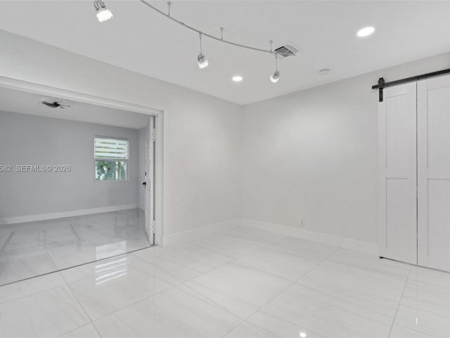 Продажа дома по адресу 309 SE 3rd Ter - фото 7529239