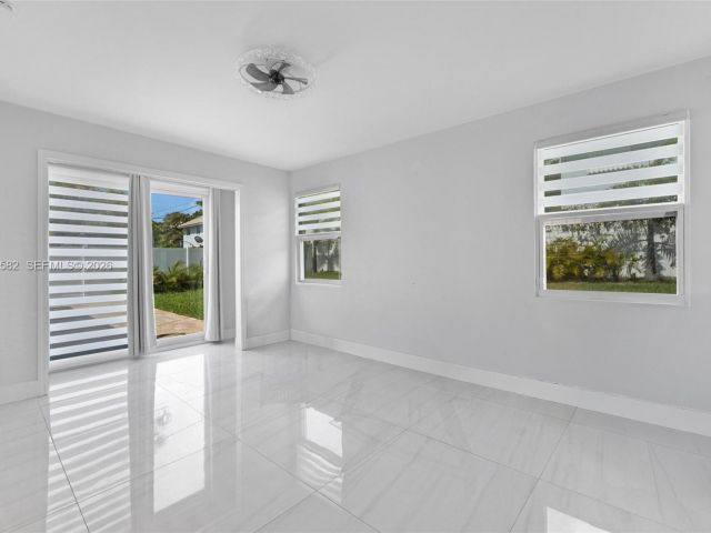 Продажа дома по адресу 309 SE 3rd Ter - фото 7529241