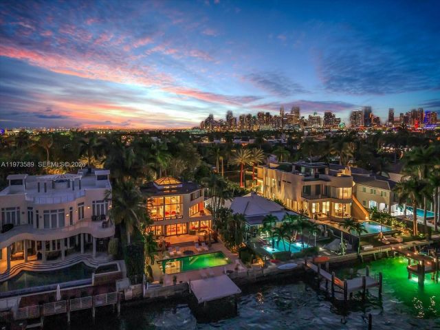 Дом в аренду по адресу 279 N Hibiscus Dr 0 - фото 7469069