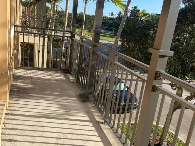 Дом в аренду по адресу 1522 SW 147th Ter - фото 7455018