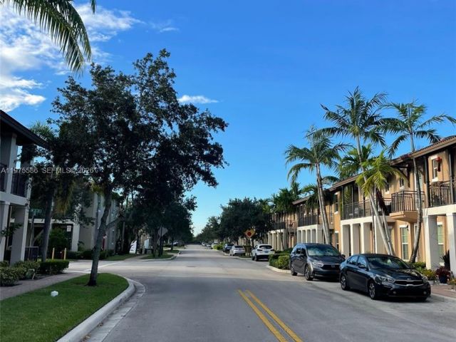 Дом в аренду по адресу 1522 SW 147th Ter - фото 7455020
