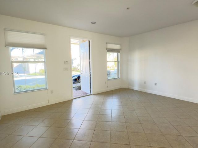 Дом в аренду по адресу 1522 SW 147th Ter - фото 7455026