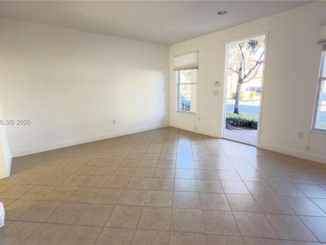 Дом в аренду по адресу 1522 SW 147th Ter - фото 7455027