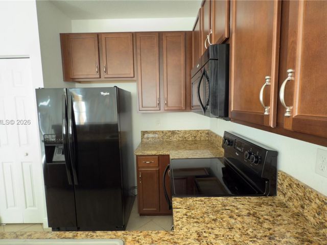 Дом в аренду по адресу 1522 SW 147th Ter - фото 7455030