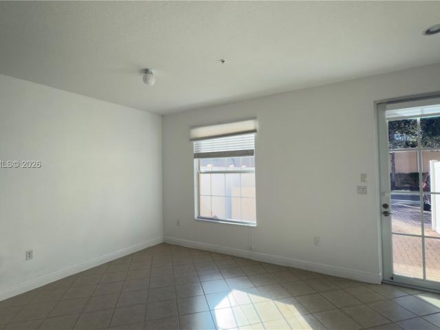 Дом в аренду по адресу 1522 SW 147th Ter - фото 7455035