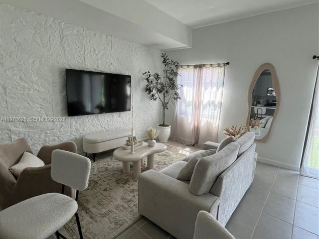 Дом в аренду по адресу 2526 Pierce St 15 - фото 7474291