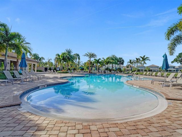 Дом в аренду по адресу 4764 Eucalyptus Dr - фото 7474374