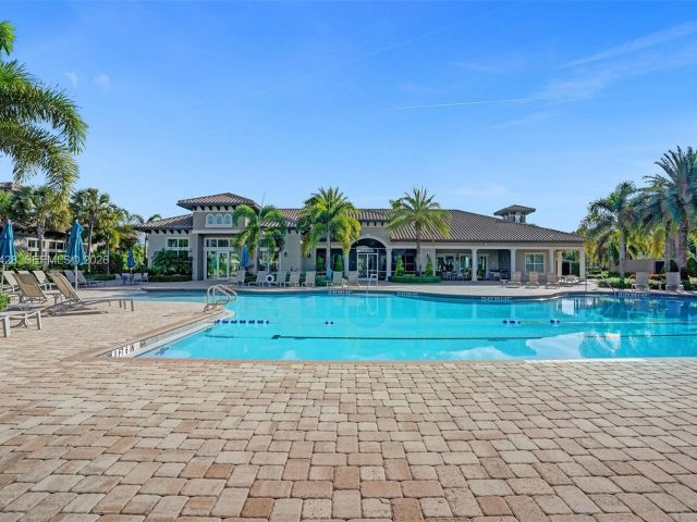 Дом в аренду по адресу 4764 Eucalyptus Dr - фото 7474375