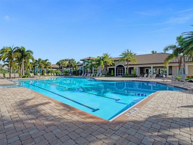 Дом в аренду по адресу 4764 Eucalyptus Dr - фото 7474379