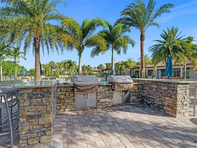 Дом в аренду по адресу 4764 Eucalyptus Dr - фото 7474380