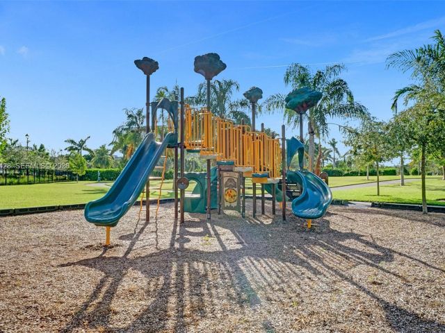 Дом в аренду по адресу 4764 Eucalyptus Dr - фото 7474382