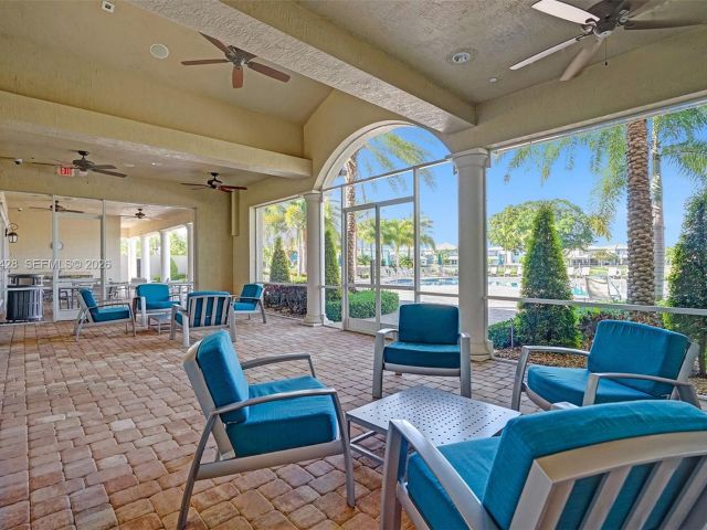 Дом в аренду по адресу 4764 Eucalyptus Dr - фото 7474384