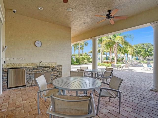 Дом в аренду по адресу 4764 Eucalyptus Dr - фото 7474385