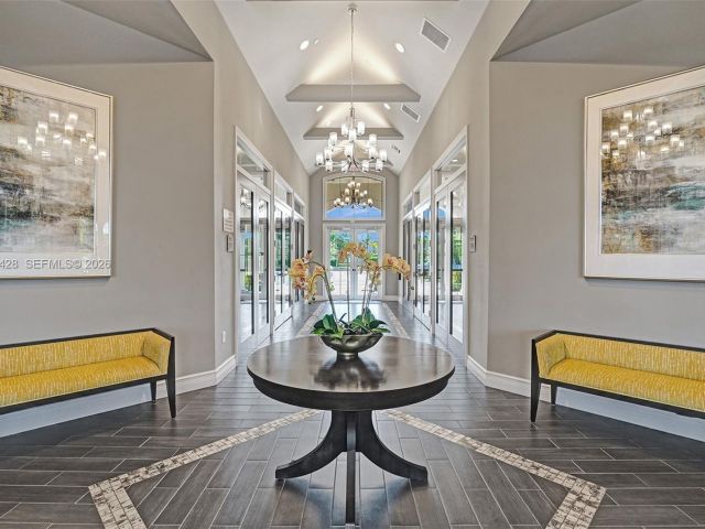 Дом в аренду по адресу 4764 Eucalyptus Dr - фото 7474388