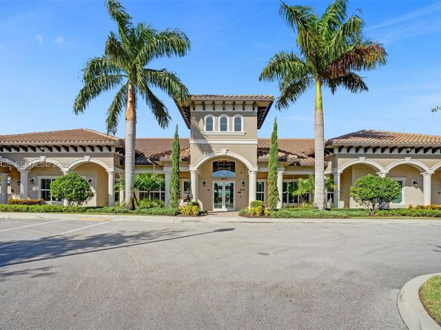 Дом в аренду по адресу 4764 Eucalyptus Dr - фото 7474390