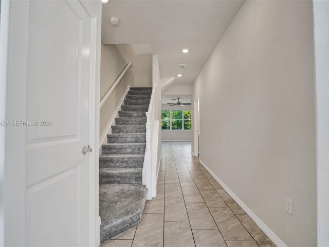 Дом в аренду по адресу 4764 Eucalyptus Dr - фото 7474391