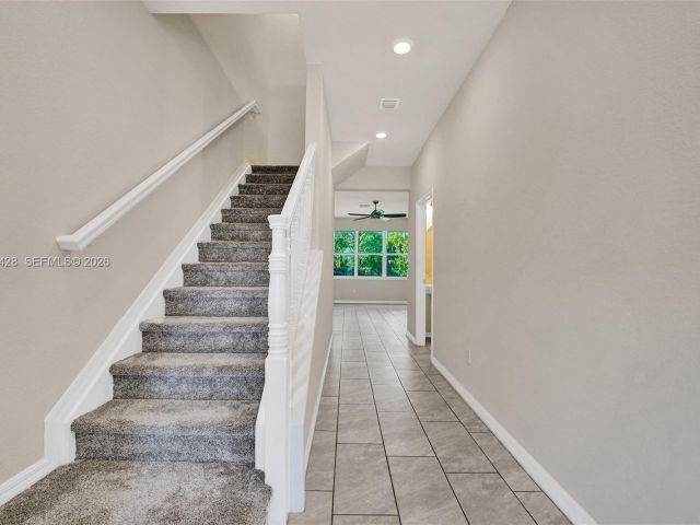 Дом в аренду по адресу 4764 Eucalyptus Dr - фото 7474392