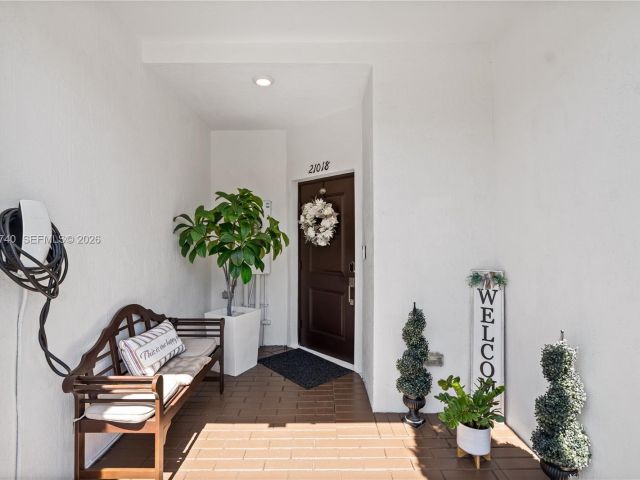 Продажа дома по адресу 21018 NE 8th Ave 21018 - фото 7529825