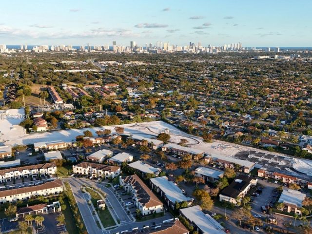 Продажа дома по адресу 21018 NE 8th Ave 21018 - фото 7529827