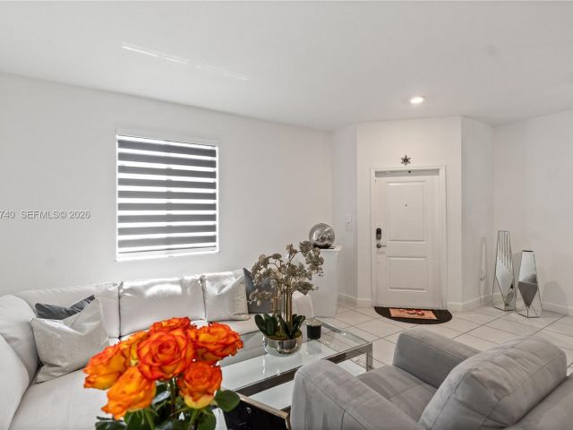 Продажа дома по адресу 21018 NE 8th Ave 21018 - фото 7529831