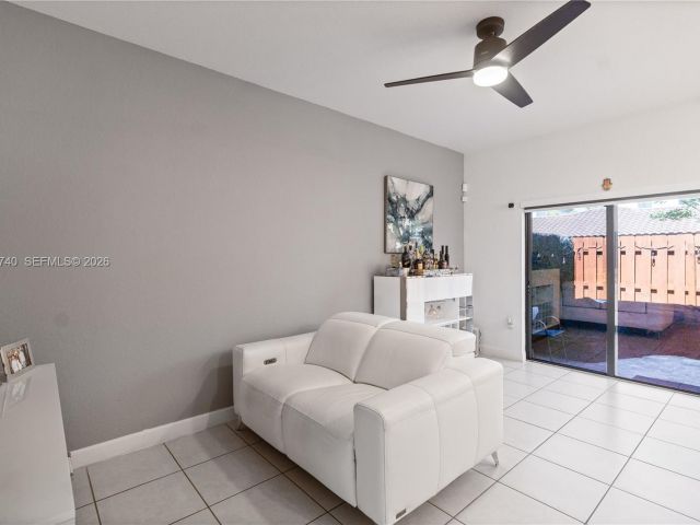 Продажа дома по адресу 21018 NE 8th Ave 21018 - фото 7529839