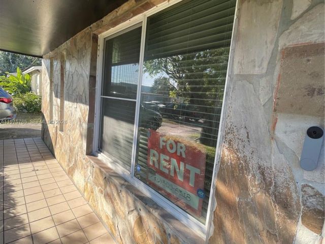 Дом в аренду по адресу 365 NW 4th Ct - фото 7450524