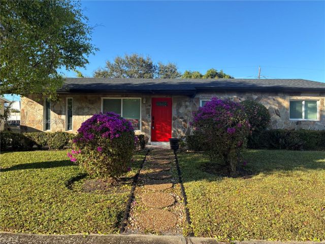 Дом в аренду по адресу 365 NW 4th Ct - фото 7450526