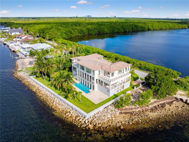 Продажа дома по адресу 650 Lugo Ave - фото 7471374