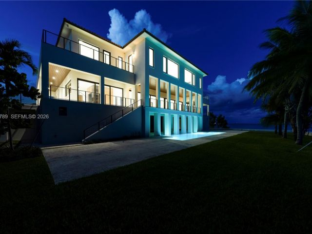 Продажа дома по адресу 650 Lugo Ave - фото 7471378