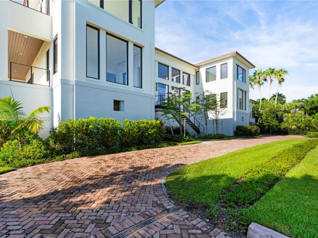 Продажа дома по адресу 650 Lugo Ave - фото 7471379