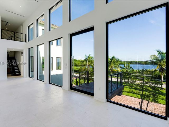 Продажа дома по адресу 650 Lugo Ave - фото 7471380